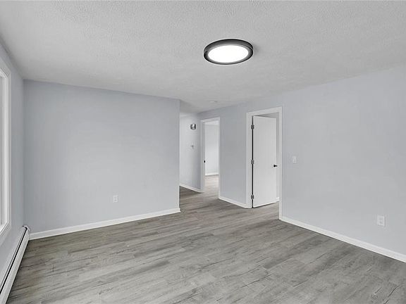 4th image of 32 Buchanan St Unit 1