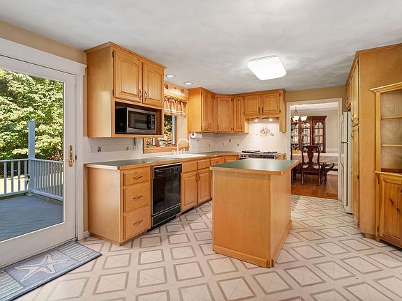 2nd image of 70 Prospect St