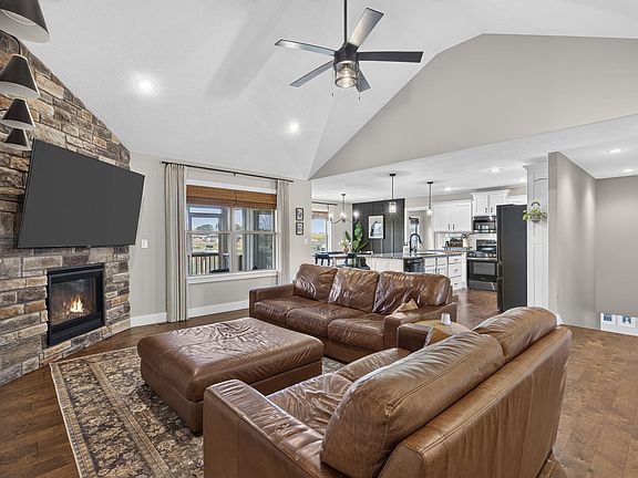 4th image of 2753 W Fishhook Avenue