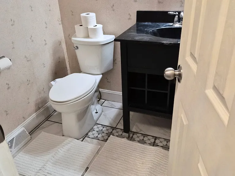 1579 Queens Ct — Photo 7