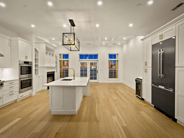 16 Regency Place image 1 of 22