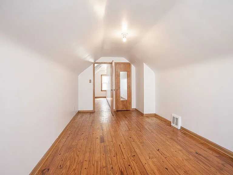 3832 Wallingford Rd — Photo 4