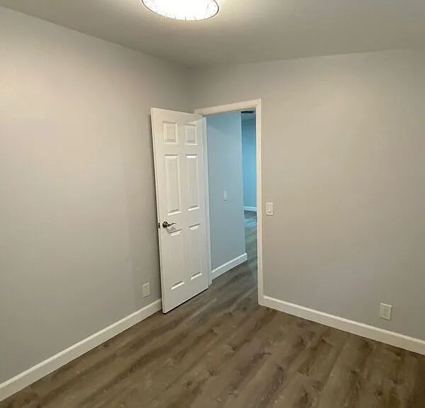 736A Windsor Ct — Photo 3