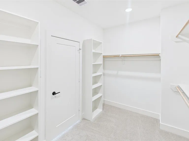 9609 Valeca Dr — Photo 29