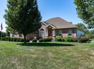 301 Twin Lakes Rd, Carterville, IL 62918