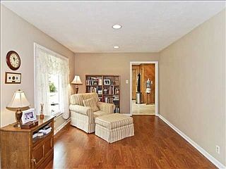 4th image of 11060 Beechwood Dr W