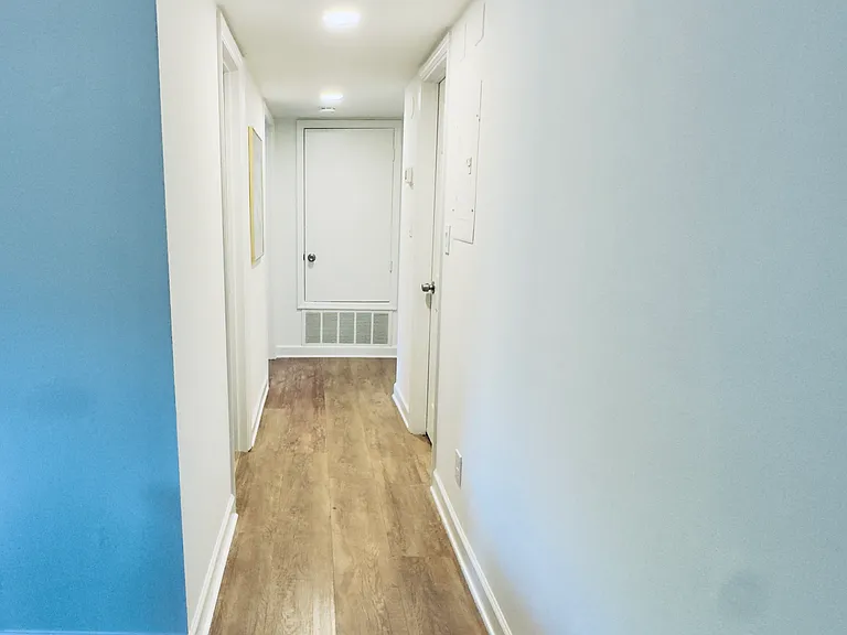 275 Winding River Dr — Photo 17