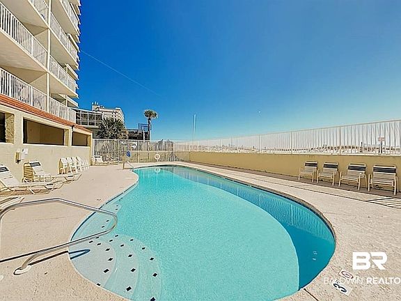3rd image of 517 E Beach Blvd