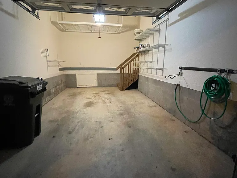 Garage.
