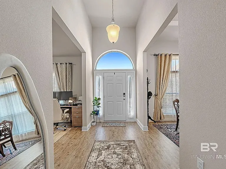 335 Thornhill Cir — Photo 15