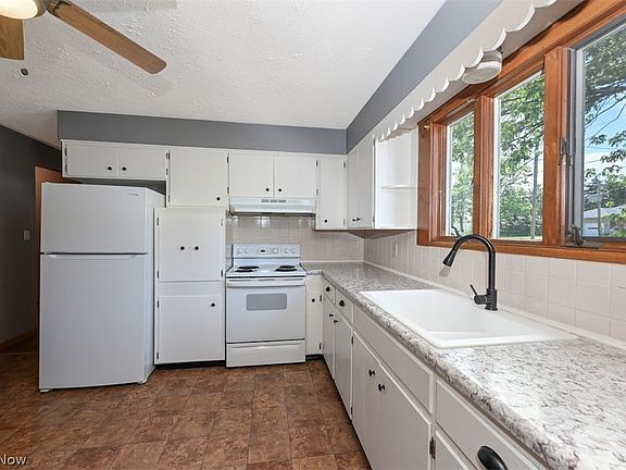 4th image of 225 Highland Dr