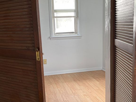 3rd image of 803 Carlton St