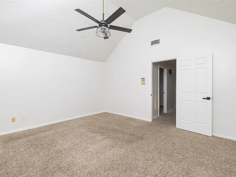 9810 Jockey Club Dr — Photo 14