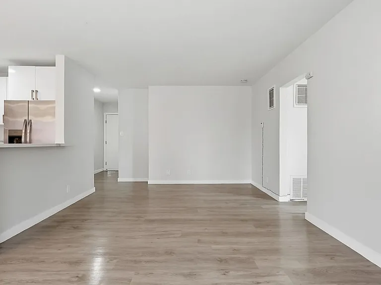 Kester Apartments — Photo 20
