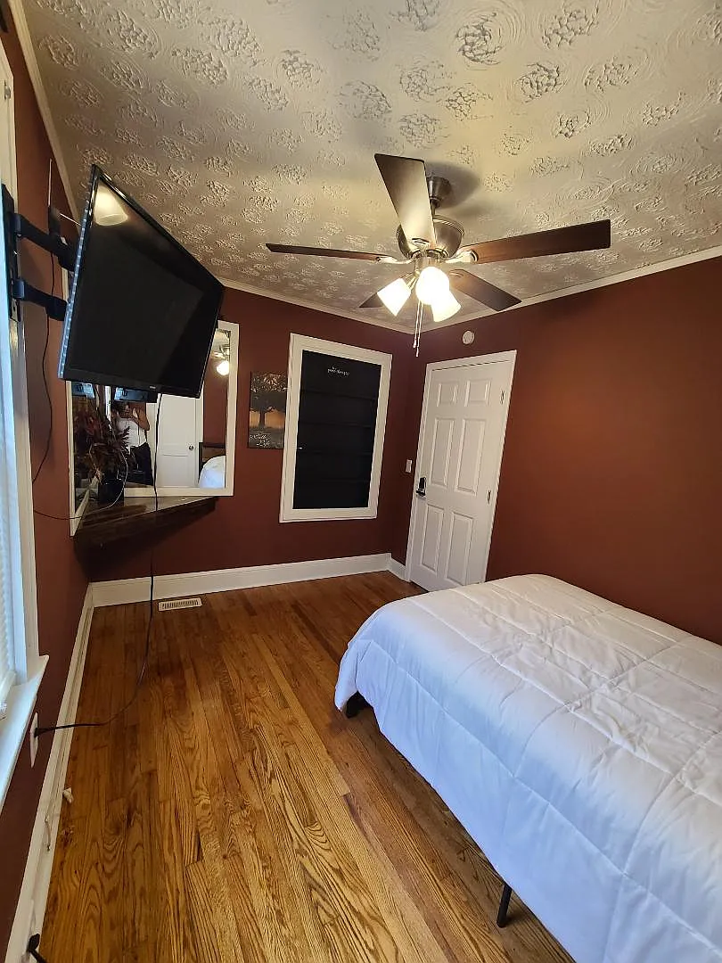 106 Cartee Avenue - Room D (Greenville SC) — Photo 1