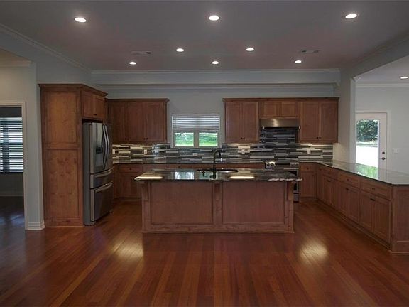 Kitchen/bar area
