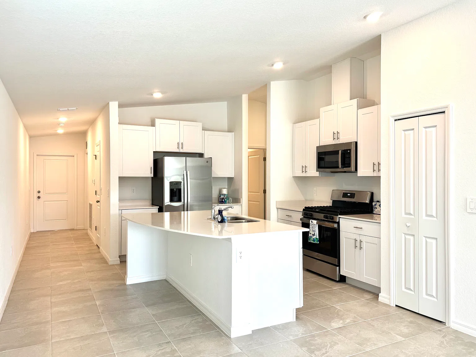 3 bed, 1450 sqft, $2,925 — Photo 3