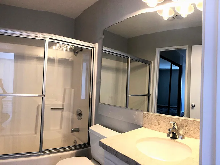 Full bath connected to 2nd Master and hallway
