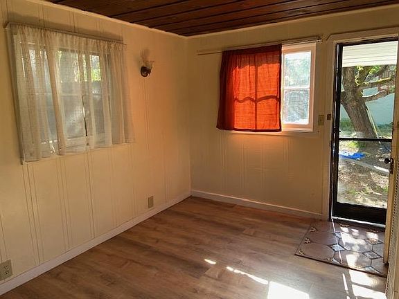 2nd image of 562 1/2 S Montgomery St