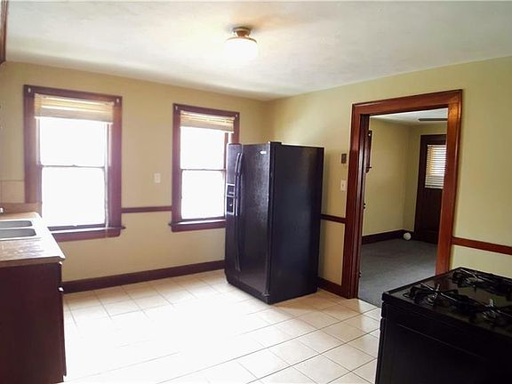 4th image of 3706 Stickney Ave
