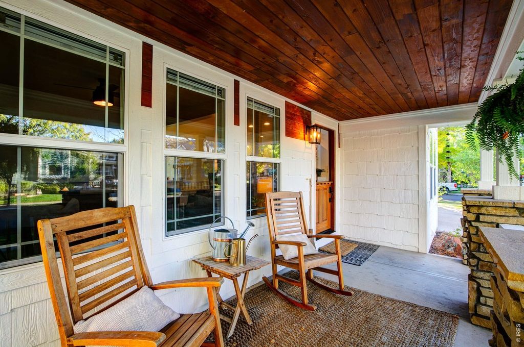 2327 Bellwether Ln