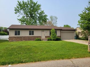 77 Arthur Dr, Troy, MI