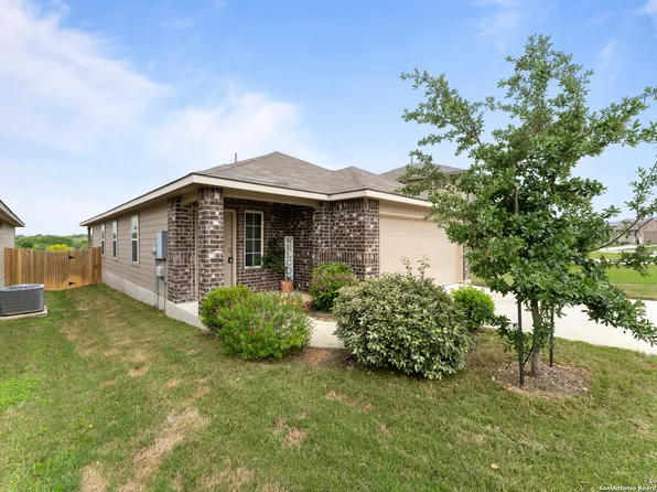 429 Middle Green LOOP, Floresville, TX 78114