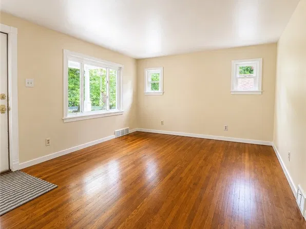 564 Lougeay Rd, Pittsburgh, PA 15235