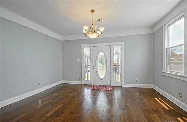 4 bed, 2.0 bath, 1700 sqft, $2,000 — Photo 3