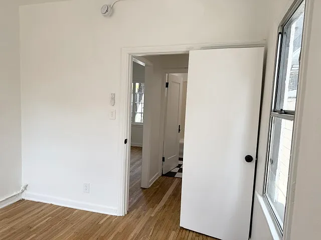5916 1/2 Willoughby Ave — Photo 32