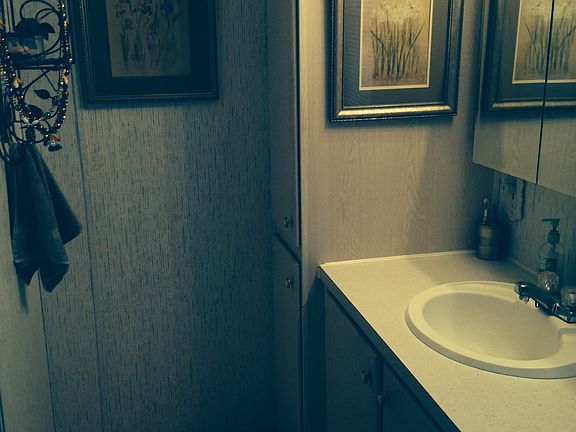 3rd image of 140 Valerie Ln