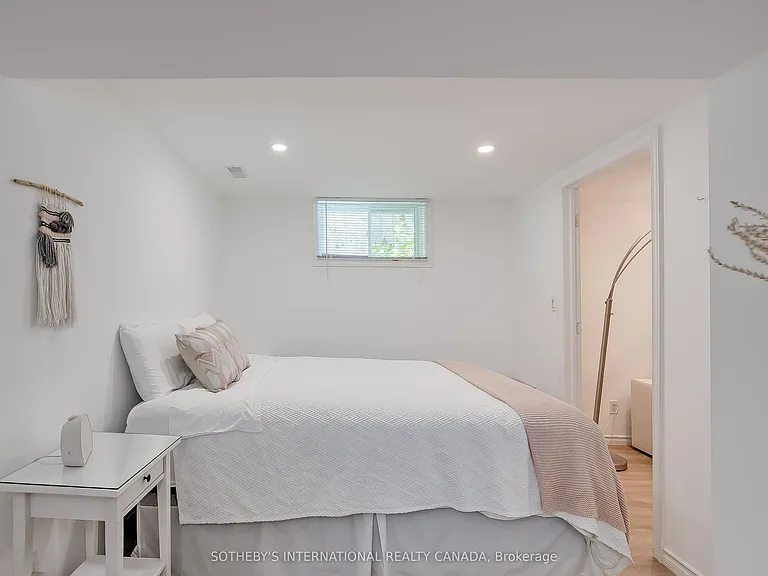 12 Peel St S — Photo 18