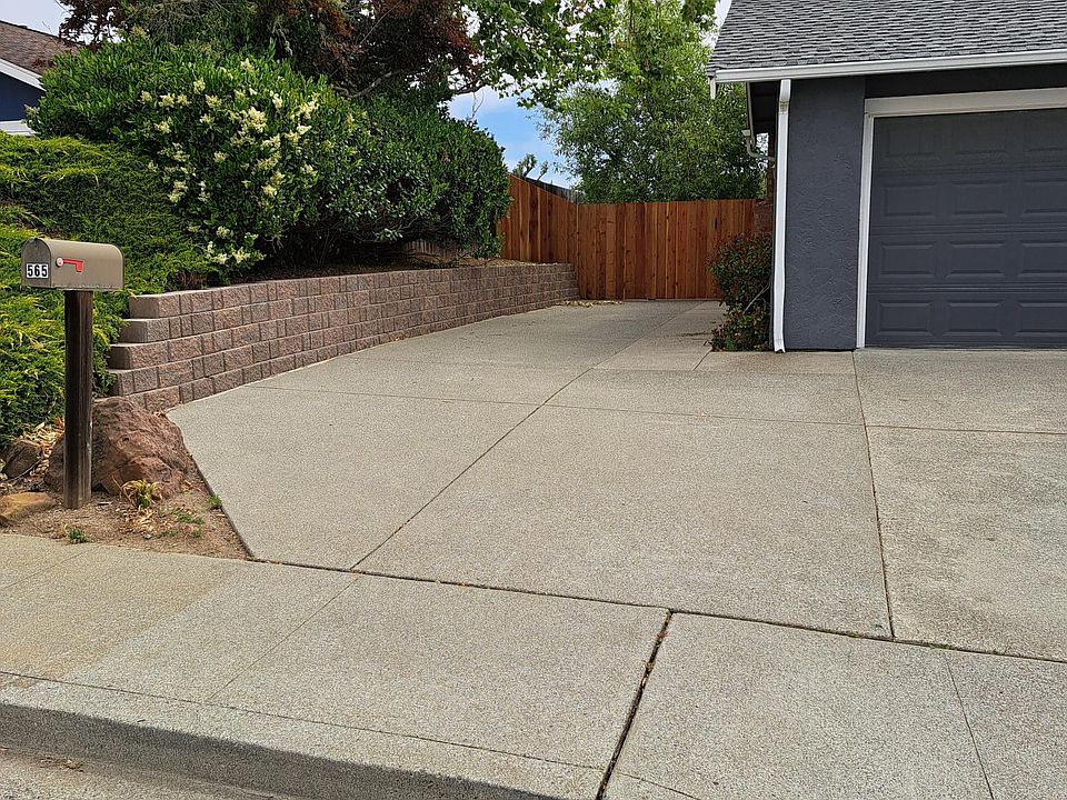 1st image of 565 Capitol Dr