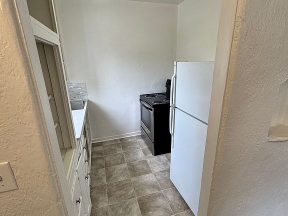 4th image of 704 12th St #9