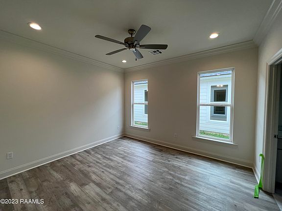 4th image of 207 Berchman Oaks Dr