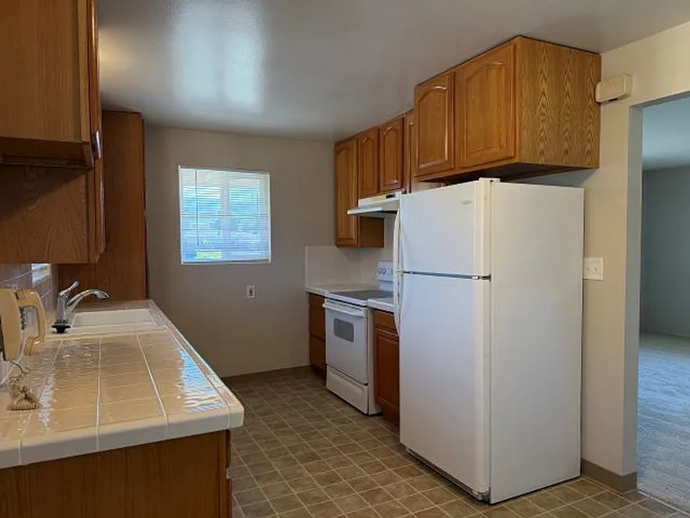 Castlewood Dr 915 — Photo 6