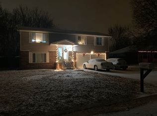 3304 W Winchester Rd, Springfield, MO 65807