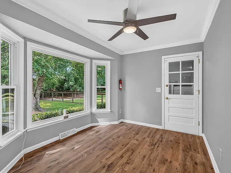 1037 Law Ln — Photo 14