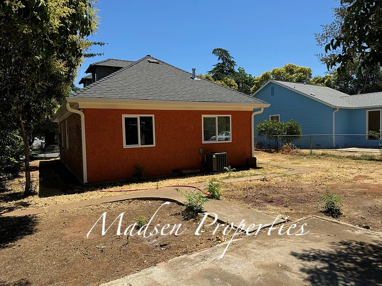 2718 Brown Ave — Photo 11