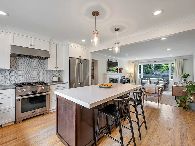 496 Lincoln Ave — Photo 12