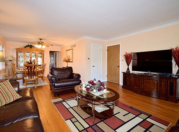 5th image of 7919 Karlov Ave