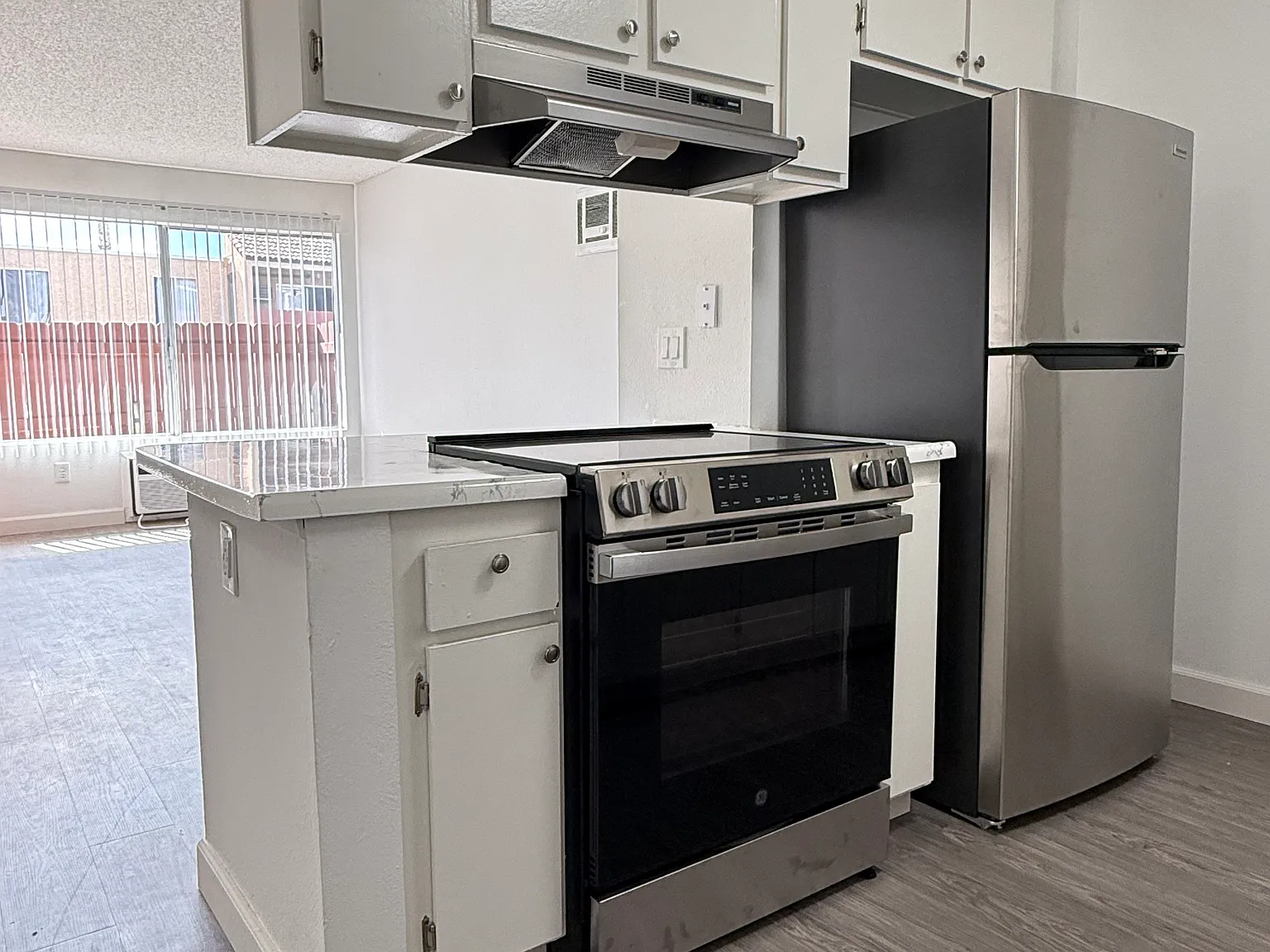 2 bed, 910 sqft, $2,909 — Photo 4