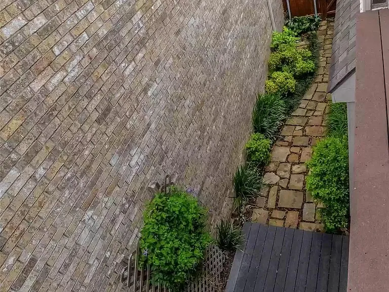 231 Carrington Ln — Photo 26