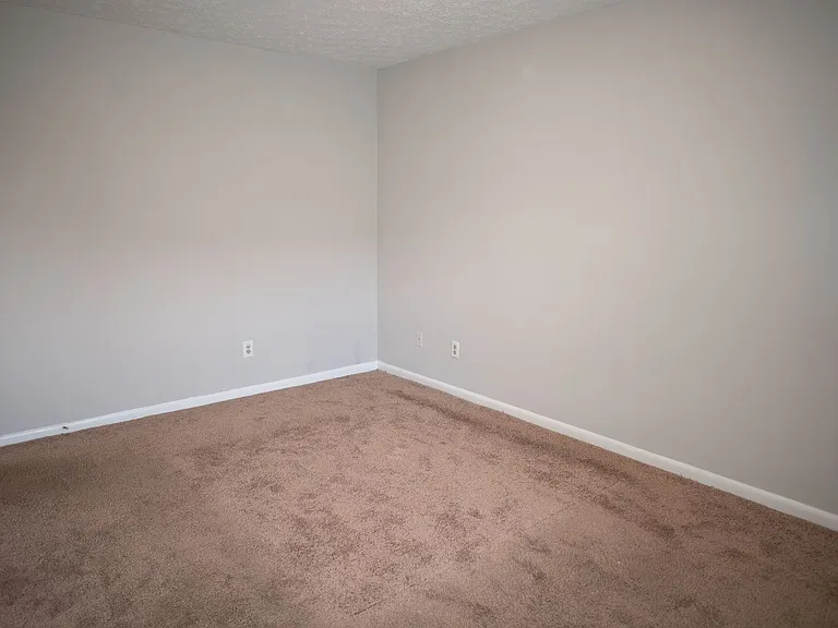 1133 Berkshire Rd — Photo 1