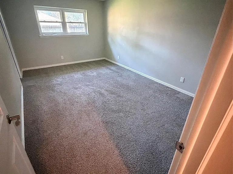 511 Rosewood Dr — Photo 15