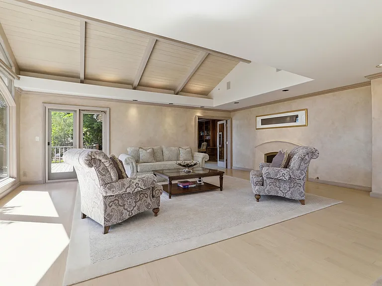3187 Alexis Dr — Photo 4