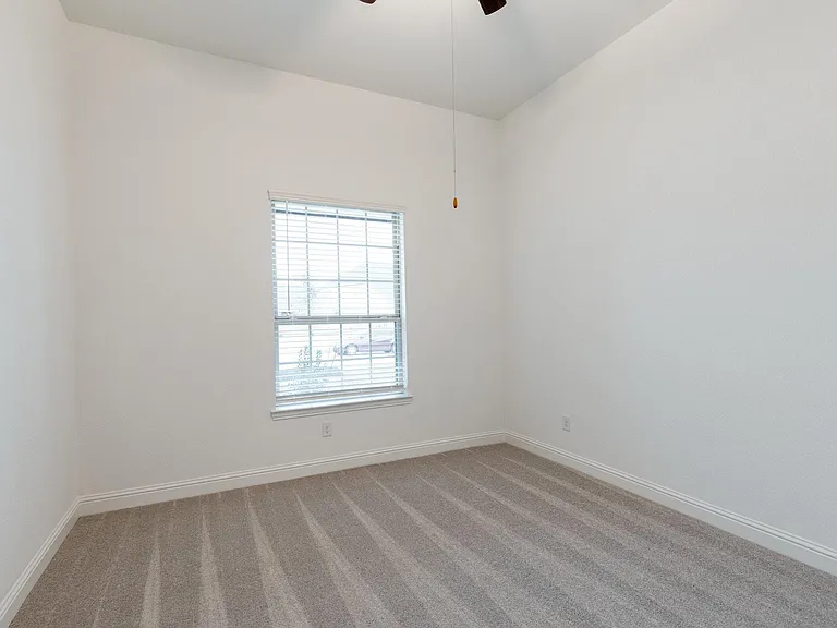 1403 Woodson Ridge Ln — Photo 32