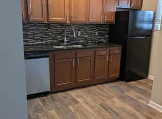 1121 Poplar St #A-27, Fenton, MI 48430