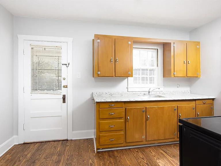 1220 Hammond Ave — Photo 4