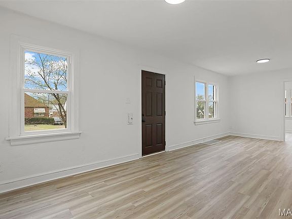4th image of 8615 Charlton Ln